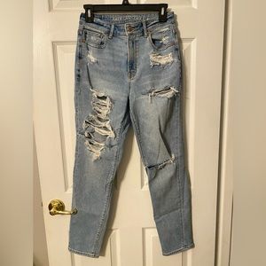 American Eagle light wash ripped mom jeans- Size 2
